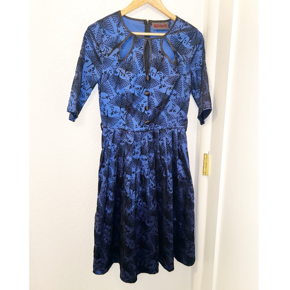 VOODOO VIXEN Paula Swing dress MIDI pleated with keyhole detail BLUE SZ: Medium